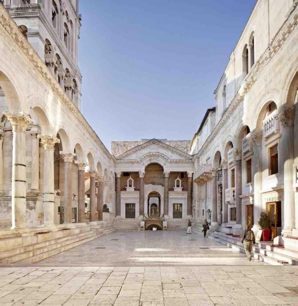 Mezo Near Diocletian Palace Apartment Split